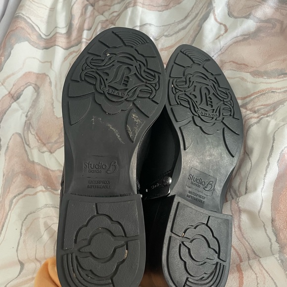 Studio b By BLONDO, ankle boots, 100% Authentic, Handmade in Canada. 9/10 - Picture 4 of 5